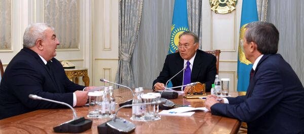 Нурсултан Назарбаев и Юрий Хачатуров Нурсултан Назарбаев и Юрий Хачатуров - Sputnik Казахстан