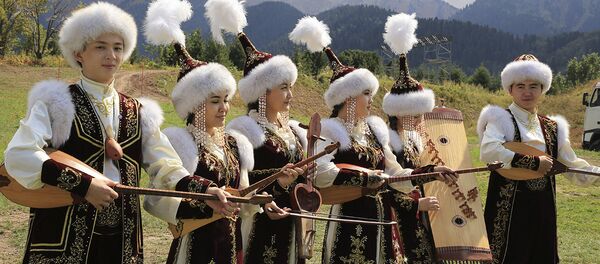 Музыканты в национальных казахских костюмах, архивное фото - Sputnik Казахстан