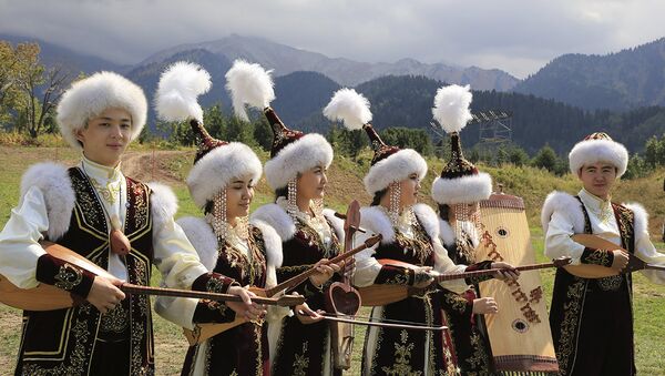 Музыканты в национальных казахских костюмах, архивное фото - Sputnik Казахстан