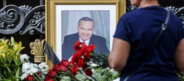 Цветы у посольства Узбекистана в Москве, в связи с кончиной президента республики Ислама Каримова Цветы у посольства Узбекистана в Москве, в связи с кончиной президента республики Ислама Каримова - Sputnik Казахстан