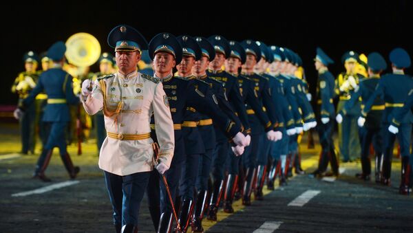 Рота почетного караула Президентского полка Айбын на открытии фестиваля Спасская башня - Sputnik Казахстан