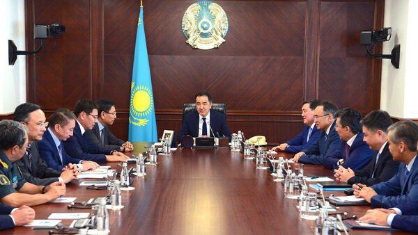 Премьер-министр РК Бакытжан Сагинтавев представил кабинету министров своих новых заместителей - Sputnik Казахстан
