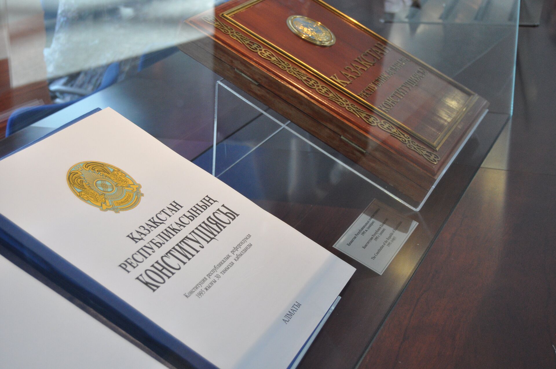 выставка, посвященная Дню Конституции в Библиотеке Первого президента - Sputnik Казахстан, 1920, 29.01.2026
