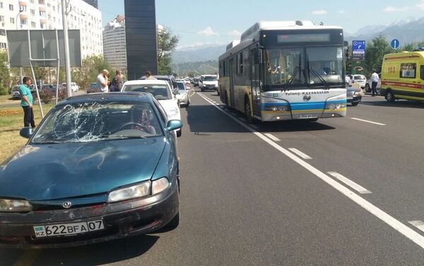 Автомобиль сбил пешехода - Sputnik Казахстан