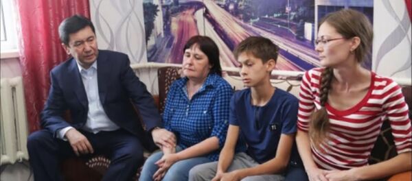 Аким Карагандинской области Ерлан Кошанов посетил семьи погибших на шахте Казахстанская Аким Карагандинской области Ерлан Кошанов посетил семьи погибших на шахте Казахстанская - Sputnik Казахстан