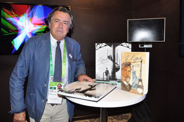 Филипп Куперье-Эйфель во время посещения выставки ЭКСПО-2017 Филипп Куперье-Эйфель во время посещения выставки ЭКСПО-2017 - Sputnik Казахстан