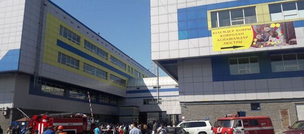 Тушение пожара в ТЦ Адем Тушение пожара в ТЦ Адем - Sputnik Казахстан