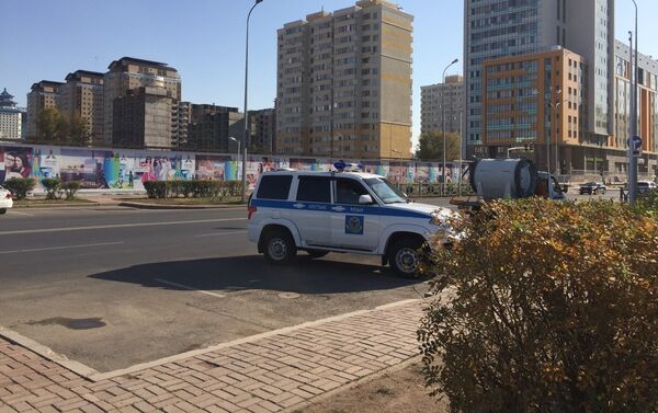 Автомобиль национальной гвардии вблизи Абу-Даби Плаза - Sputnik Казахстан