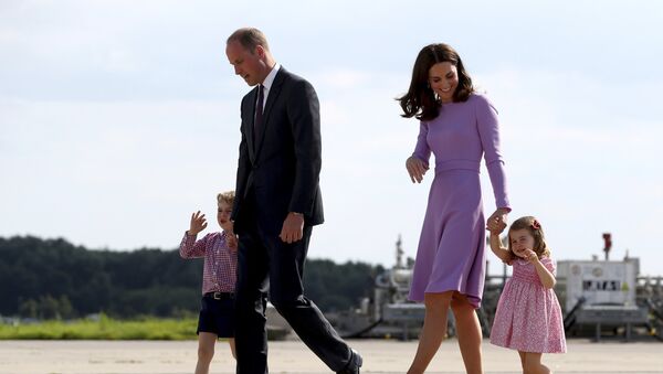 Герцог и герцогиня Кембриджские Уильям и Кейт с детьми принцем Джорджем и принцессой Шарлоттой - Sputnik Казахстан
