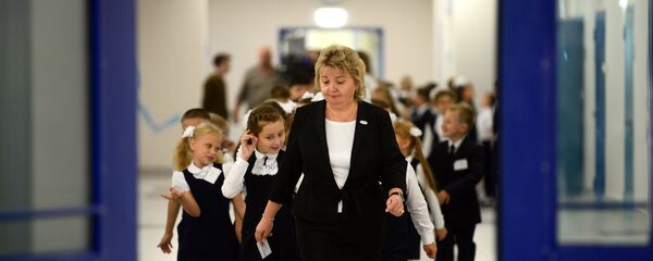 Школьники идут на урок Школьники идут на урок - Sputnik Казахстан