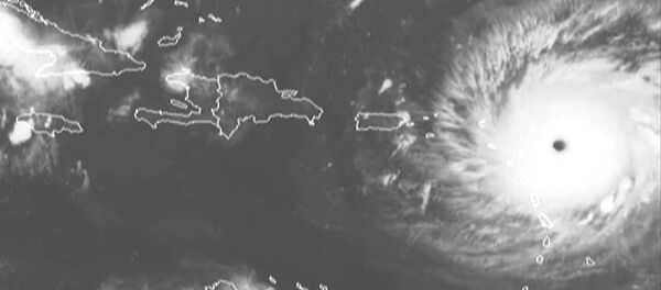 Самолет пролетел сквозь око урагана Ирма - Sputnik Казахстан