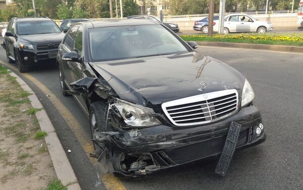 Mercedes столкнулся с несколькими автомобилями в Алматы - Sputnik Казахстан