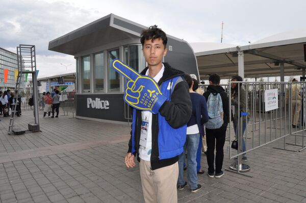 Столичный волонтер Акмаль Атабаев Столичный волонтер Акмаль Атабаев - Sputnik Казахстан