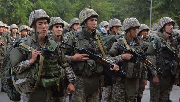 Казахстанские военные отрабатывают учения по подавлению конфликта на юго-востоке Казахстана - Sputnik Казахстан