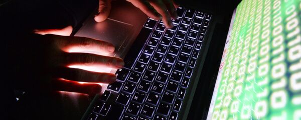 Человек за компьютером, архивное фото - Sputnik Казахстан