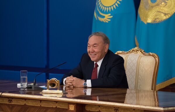 Нурсултан Назарбаев во время пресс-конференции - Sputnik Казахстан