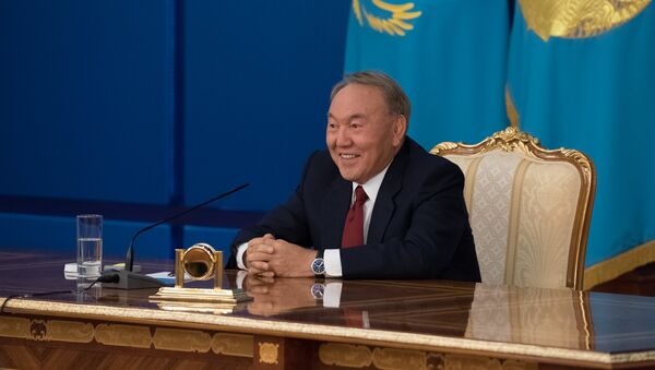 Первый президент Казахстана Нурсултан Назарбаев во время пресс-конференции - Sputnik Казахстан