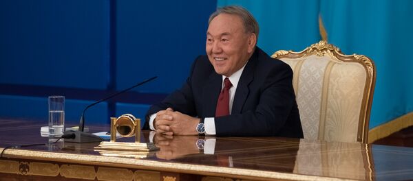 Нурсултан Назарбаев во время пресс-конференции - Sputnik Казахстан