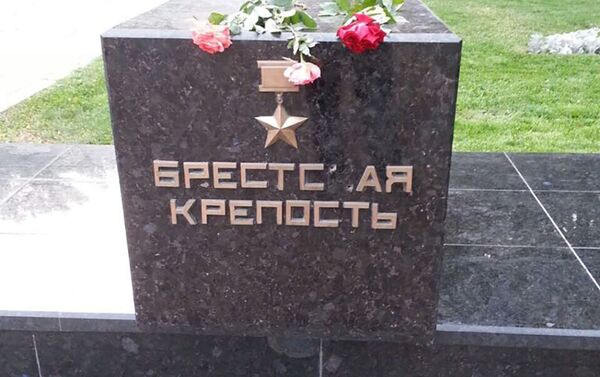 Вандалы осквернили 11 памятников в Парке 28 панфиловцев - Sputnik Казахстан
