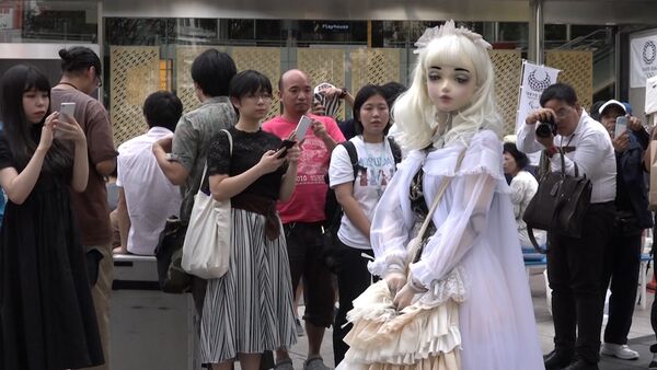 Живая кукла Лулу Хашимото гуляла по улицам Токио - Sputnik Казахстан