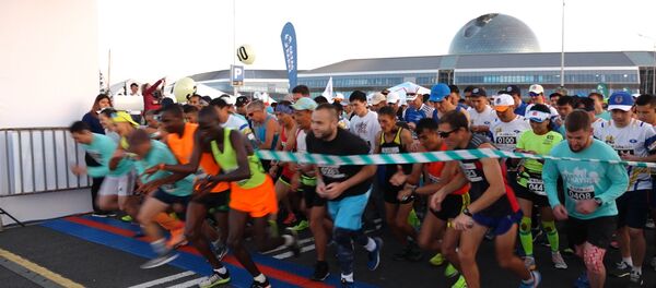 Корреспонденты Sputnik Казахстан преодолели полумарафон в Астане - Sputnik Казахстан