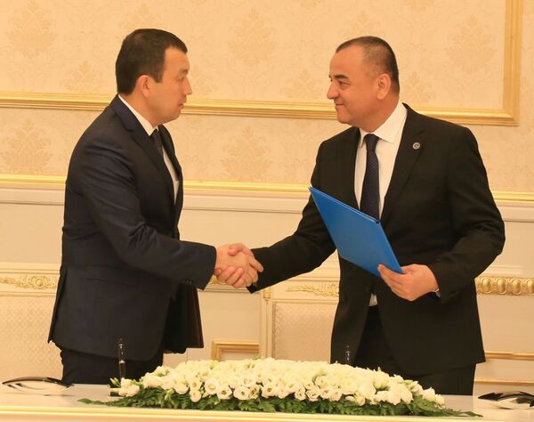 Подписание соглашения о стратегическом сотрудничестве между АО НК Қазақстан темір жолы и АО Узбекистон темир йуллари Подписание соглашения о стратегическом сотрудничестве между АО НК Қазақстан темір жолы и АО Узбекистон темир йуллари - Sputnik Казахстан