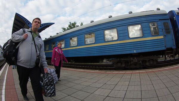 Пассажиры на перроне, архивное фото - Sputnik Казахстан