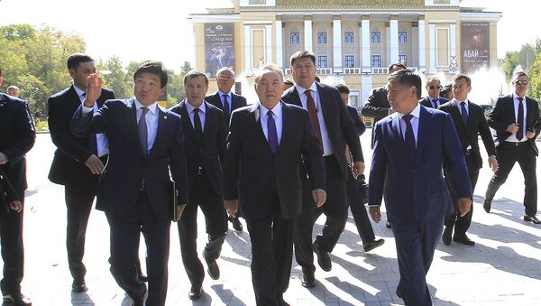 Нурсултан Назарбаев прогулялся по Арбату в Алматы - Sputnik Қазақстан
