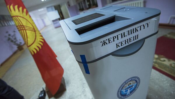 Электронная урна на одном из избирательных участков во время выборов в Кыргызстане, архивное фото - Sputnik Казахстан