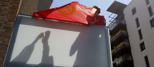Флаг Кыргызстана, архивное фото Флаг Кыргызстана, архивное фото - Sputnik Казахстан