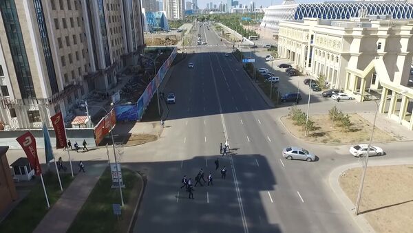 Столичные школьники перебегают дорогу с риском для жизни - Sputnik Казахстан