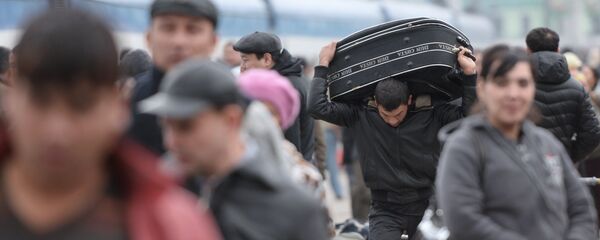 Пассажиры с багажом, архивное фото - Sputnik Казахстан