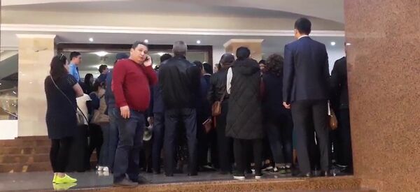 Дольщики Азбуки жилья нарушили спокойствие в акимате Астаны - Sputnik Казахстан