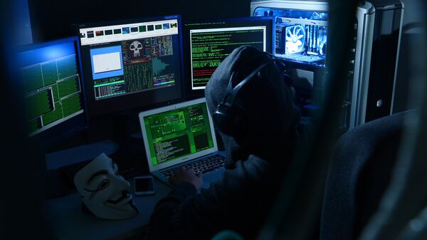 Хакер за монитором компьютера, иллюстративное фото - Sputnik Казахстан