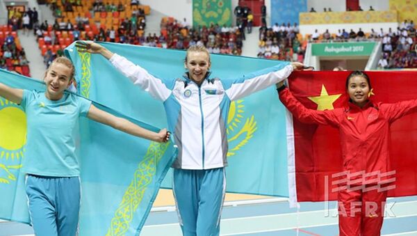 Медалистки соревнований в тройном прыжке: победительница - Ольга Рыпакова; серебряный призер - Мария Овчинникова - Sputnik Казахстан