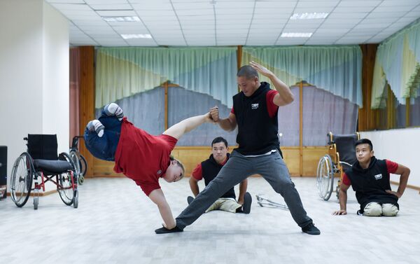 Мастер-класс по танцам для людей с ограниченными возможностями - Sputnik Казахстан