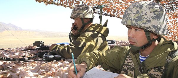 Военные на учениях, архивное фото Военные на учениях, архивное фото - Sputnik Казахстан