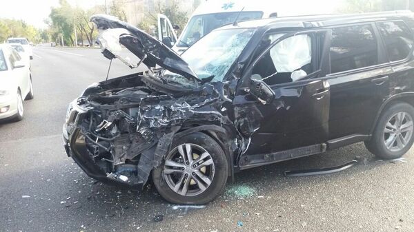 Автобус столкнулся с внедорожником - Sputnik Казахстан