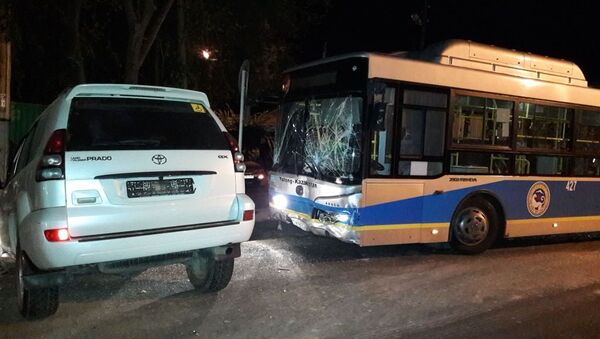 Столкновение автобуса и внедорожника на Кожедуба - Папанина - Sputnik Казахстан
