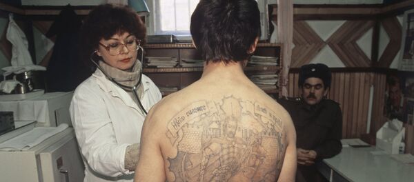 Осужденный, отбывающий срок заключения, во время медицинского осмотра, архивное фото Осужденный, отбывающий срок заключения, во время медицинского осмотра, архивное фото - Sputnik Казахстан