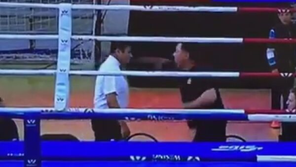 Драка между рефери и тренером по боксу в Астане - Sputnik Казахстан