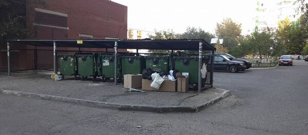 Архивное фото мусорных контейнеров - Sputnik Казахстан
