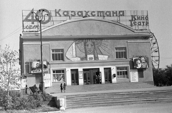 Здание кинотеатра 40 лет Казахстана в Кустанае - Sputnik Казахстан