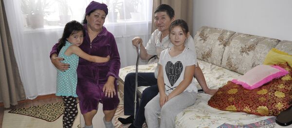 Махаббат Ешимова вместе с родителями Махаббат Ешимова вместе с родителями - Sputnik Казахстан