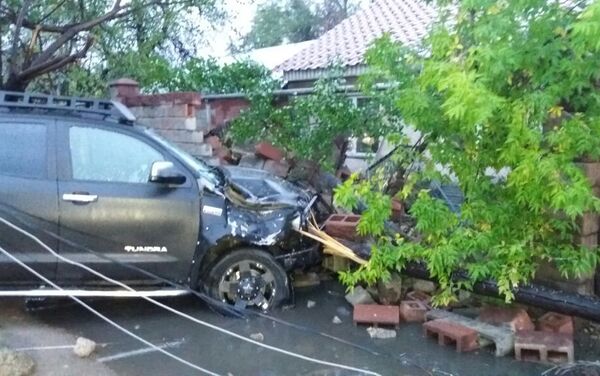 Toyota врезалась в стену частного дома - Sputnik Казахстан