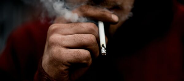 Курение сигарет Курение сигарет - Sputnik Казахстан