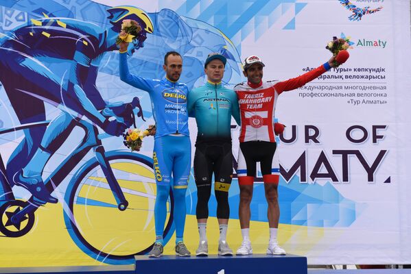Победители первого этапа велогонки Тур Алматы-2017 - Sputnik Казахстан