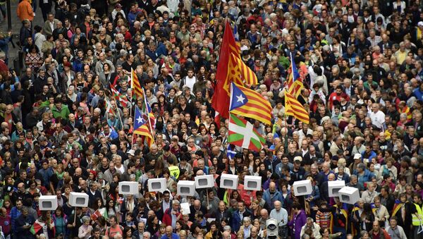 Жители Каталонии устроили митинг в поддержку проведения референдума о независимости - Sputnik Казахстан