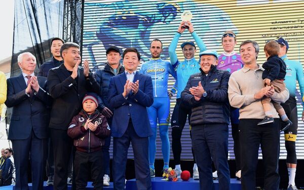 Церемония награждения победителей велогонки Тур Алматы - Sputnik Казахстан
