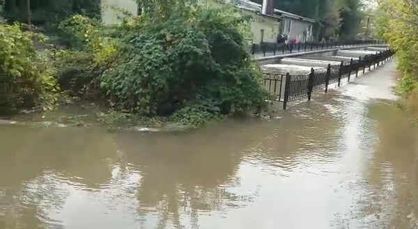 Кіші Алматы өзені қала көшелерін басып кетті - Sputnik Қазақстан